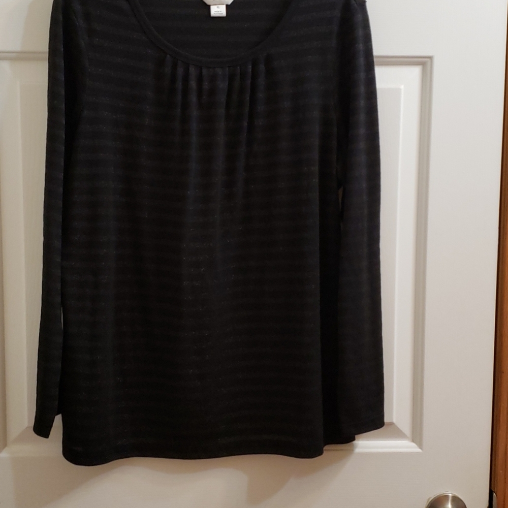 XL shimmery striped black top
